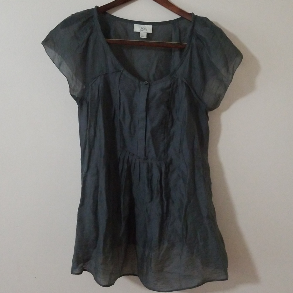 Ann Taylor (Loft) short sleeve blouse